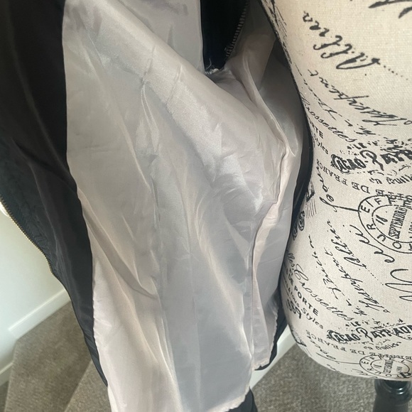 Women’s Jacket - Picture 5 of 13